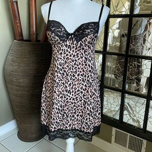 Women’s New Nightgown Leopard Print Marilyn Monroe M Built in Bra